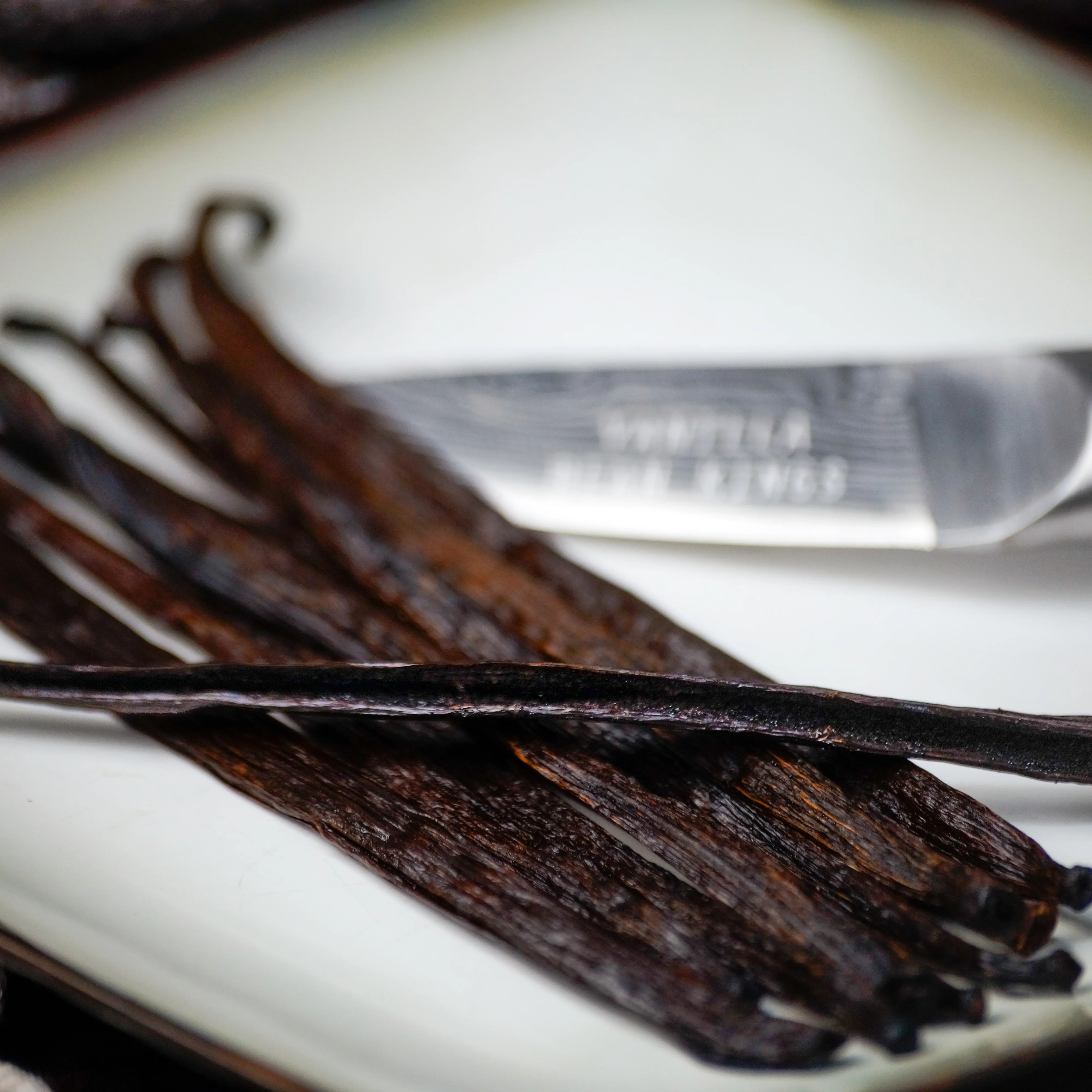 Tahitian Vanilla Beans - Whole Grade B Pods for Extract - Image 4